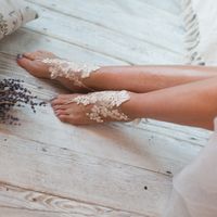 Украшение на ногу 1200 р.
Подойдет для утра невесты, делает подъем ножки элегантным и женственным.