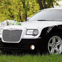 125 Chrysler 300C черно-белый аренда, 1 час 