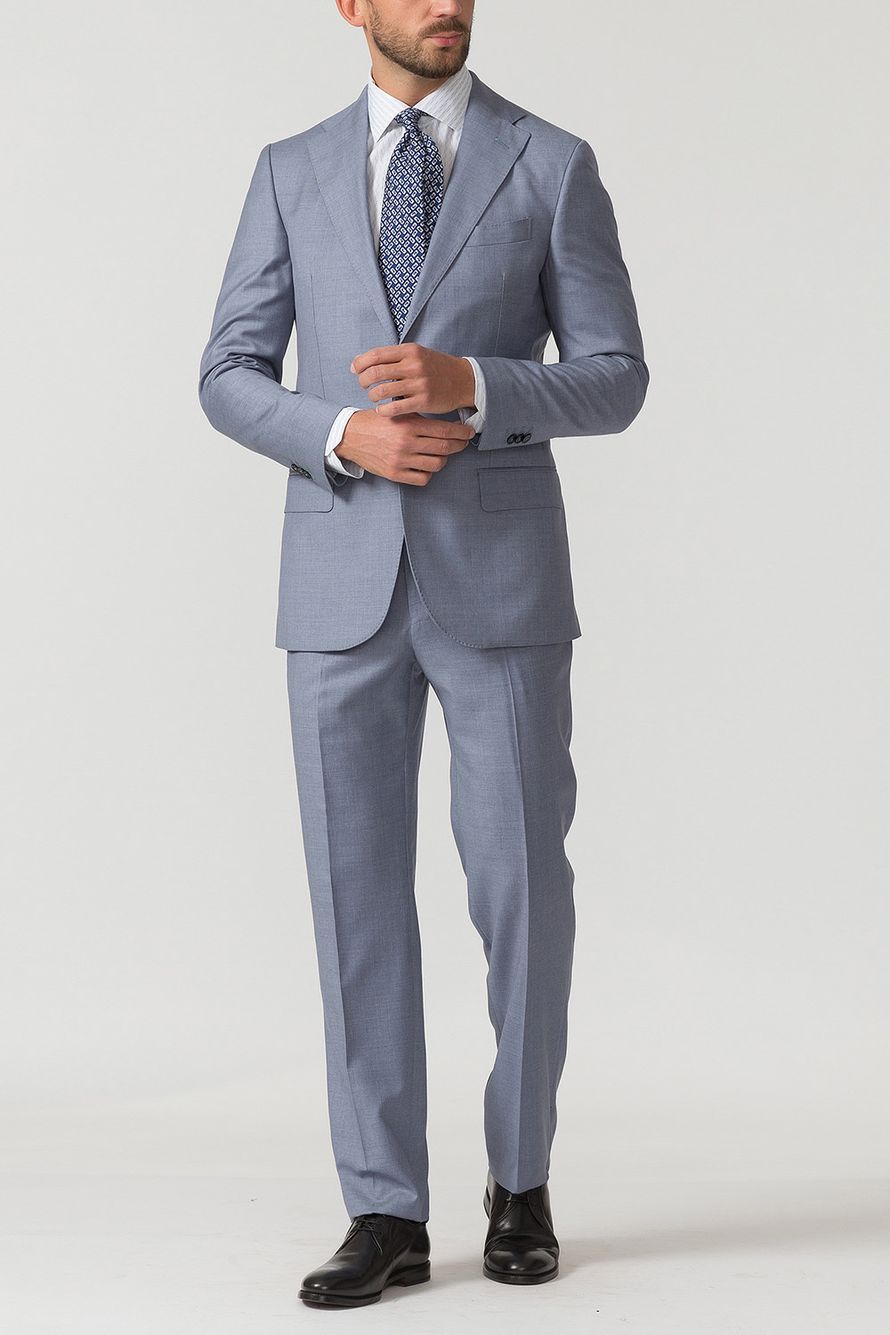 Деловой костюм мужской. Голубой пиджак мужской. Серо голубой костюм. Мужчина в костюме. Темно синий костюм.